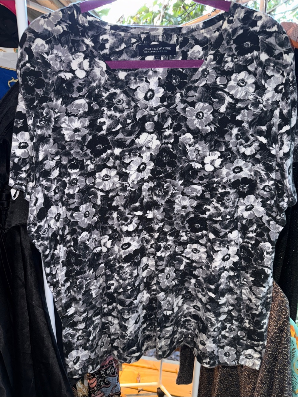 Jones New York Women’s 3x  Black, gray & White Floral Print Top